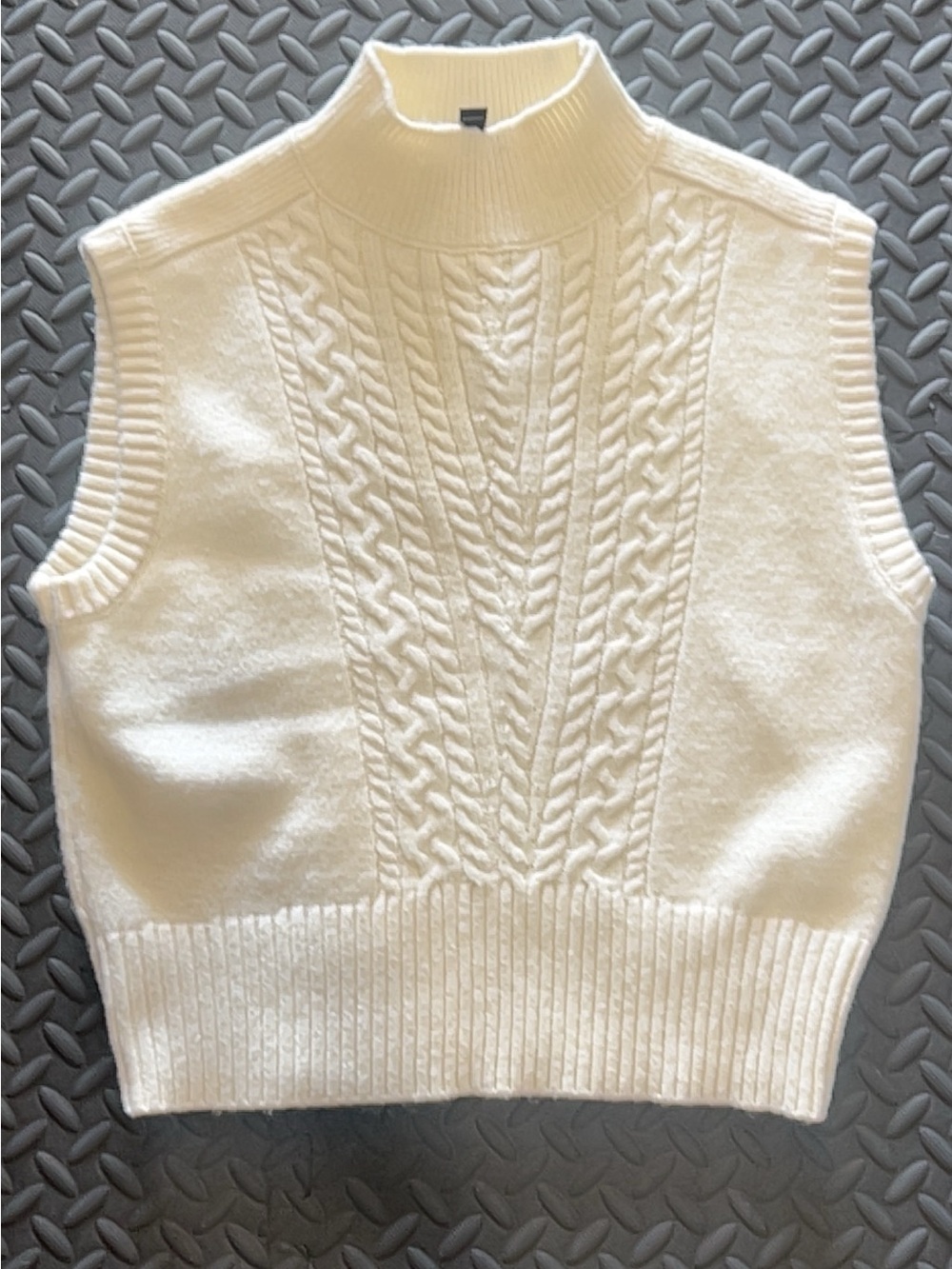 Marc Jacobs Cream Cable Knit Sleeveless Turtleneck Sweater Vest
